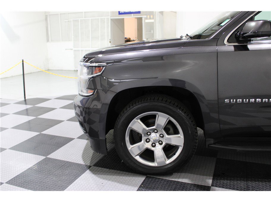 Used 2016 Chevrolet Suburban LT image 9