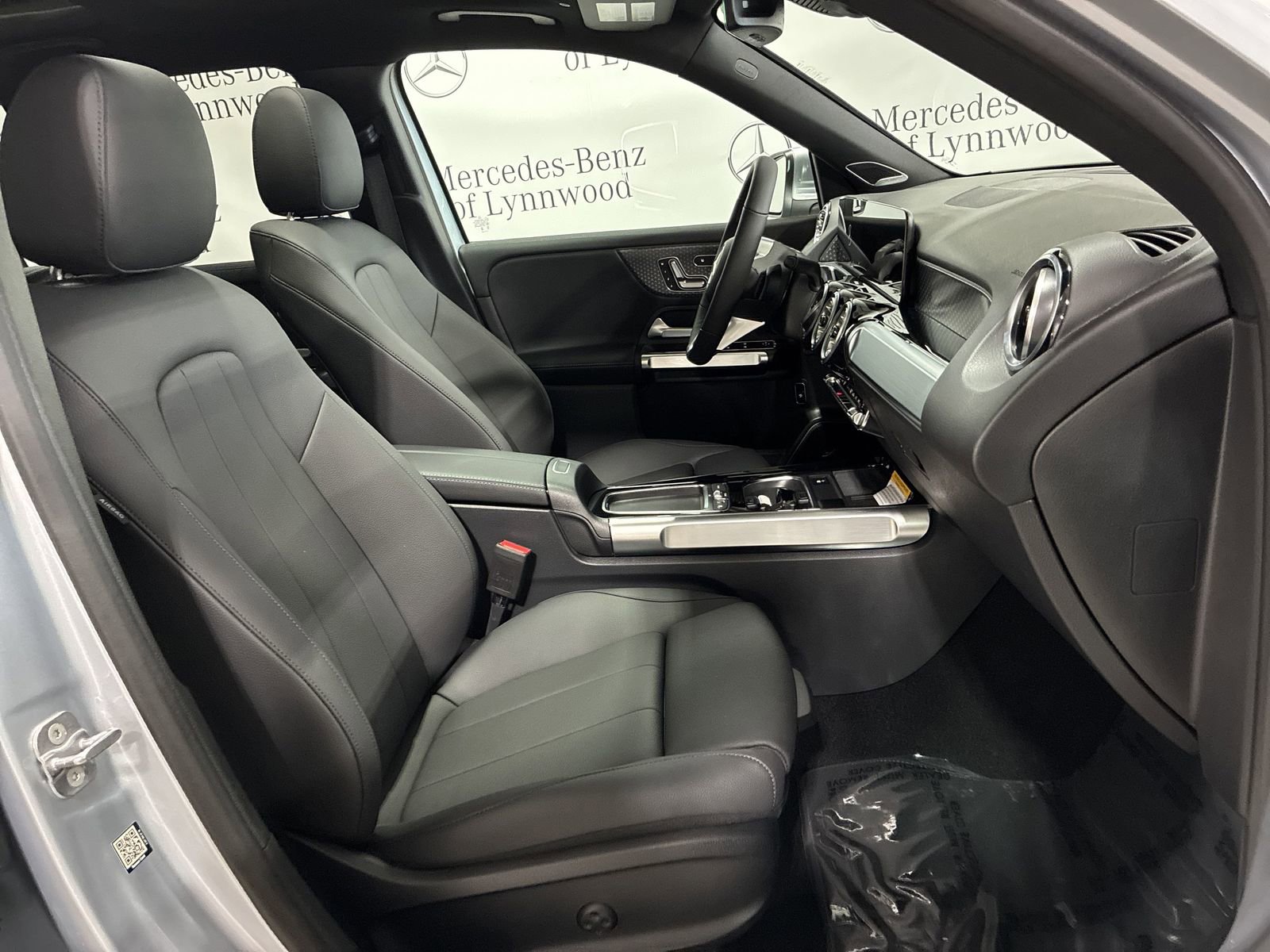 New 2025 Mercedes-Benz GLB 250 4MATIC image 12