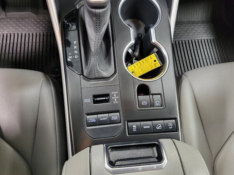 Used 2021 Toyota Highlander XLE AWD/4WD image 36