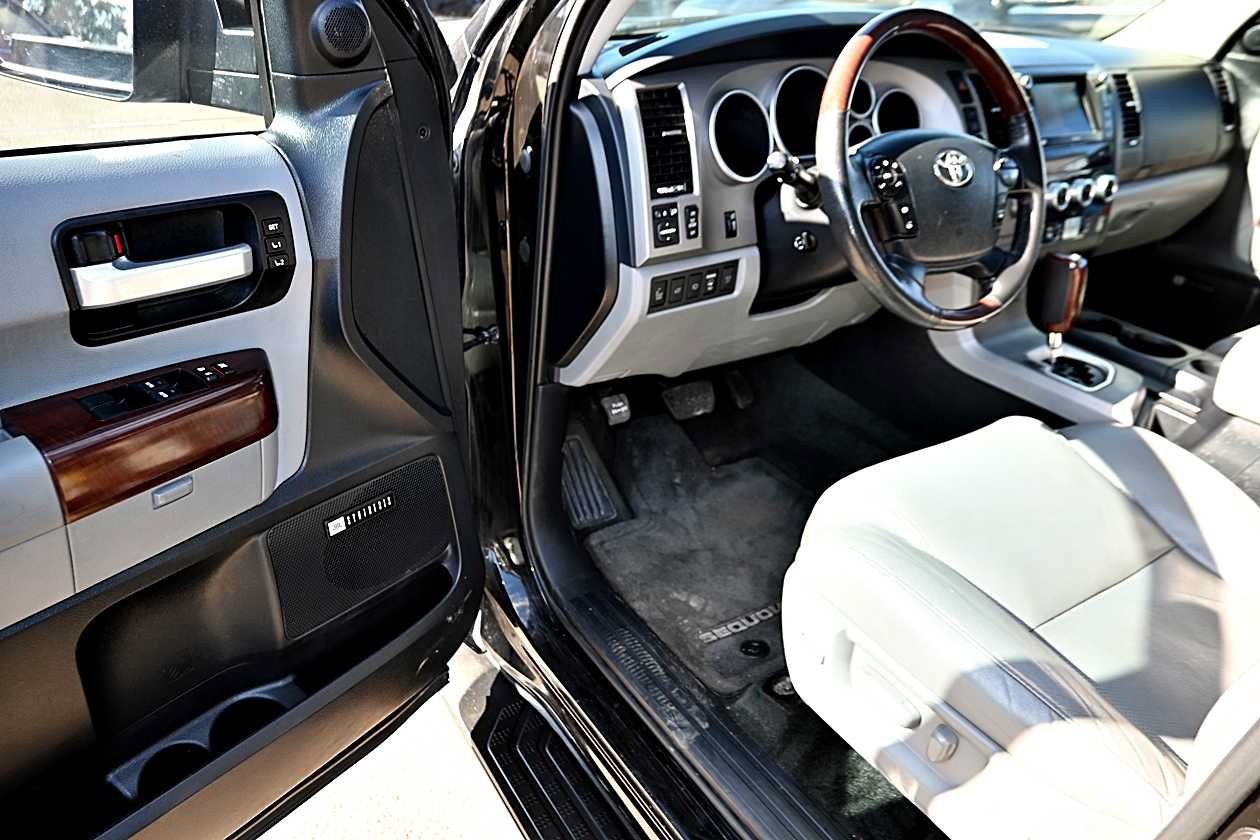 Used 2013 Toyota Sequoia Platinum AWD/4WD image 27