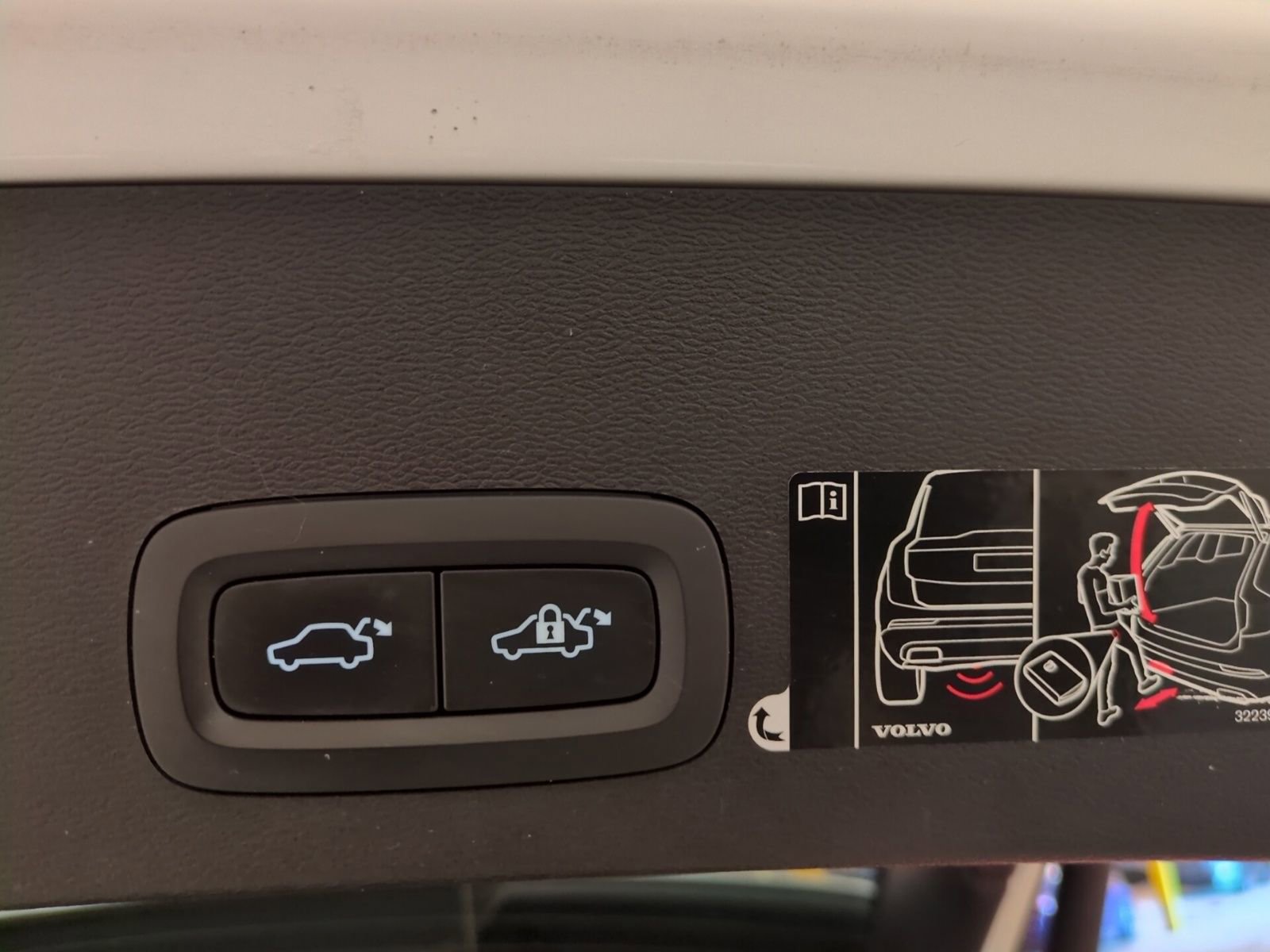 Used 2019 Volvo XC40 T5 Momentum image 13