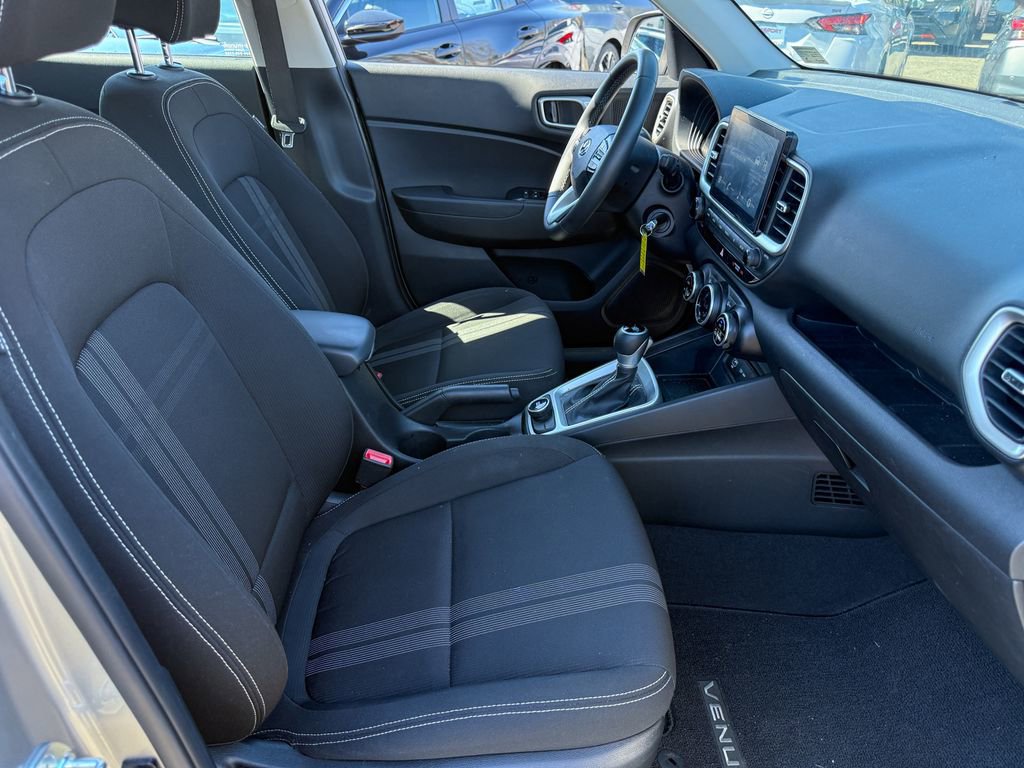 Used 2023 Hyundai Venue SEL image 9