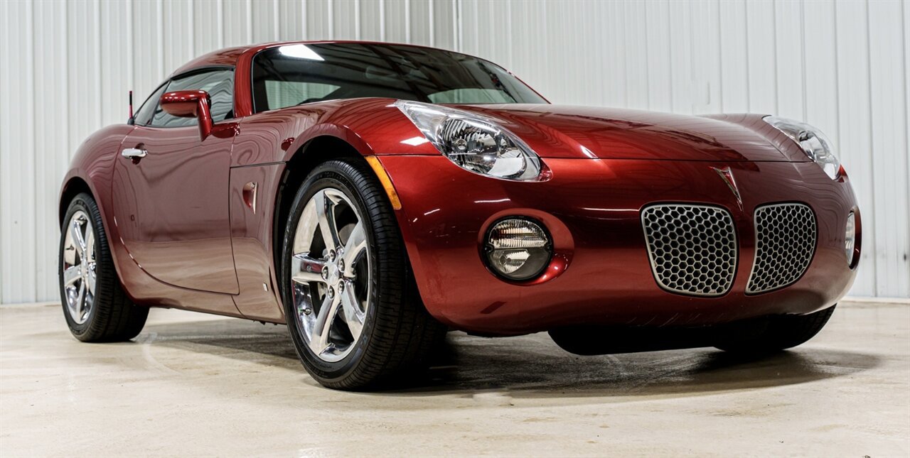 Used 2009 Pontiac Solstice Coupe w/ Premium Package image 1