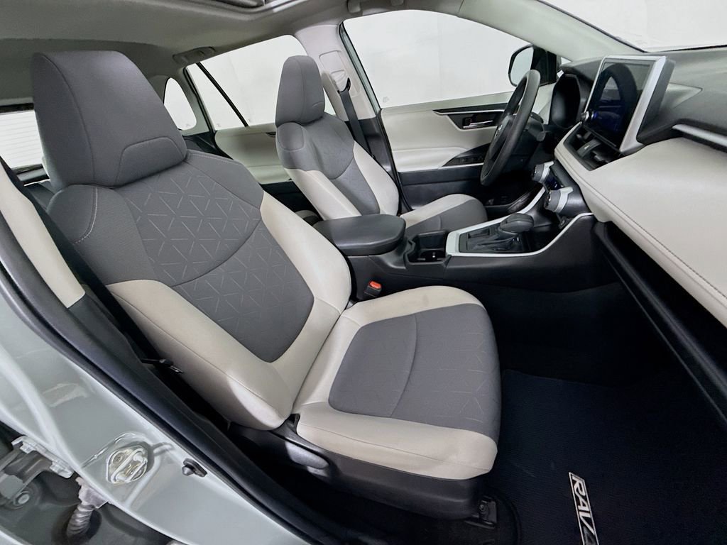 Used 2023 Toyota RAV4 XLE image 28