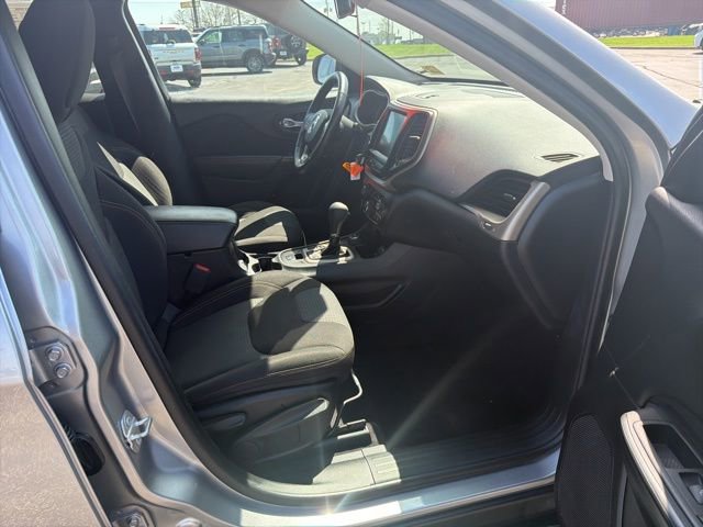 Used 2017 Jeep Cherokee Latitude w/ Safety/Convenience Group image 32