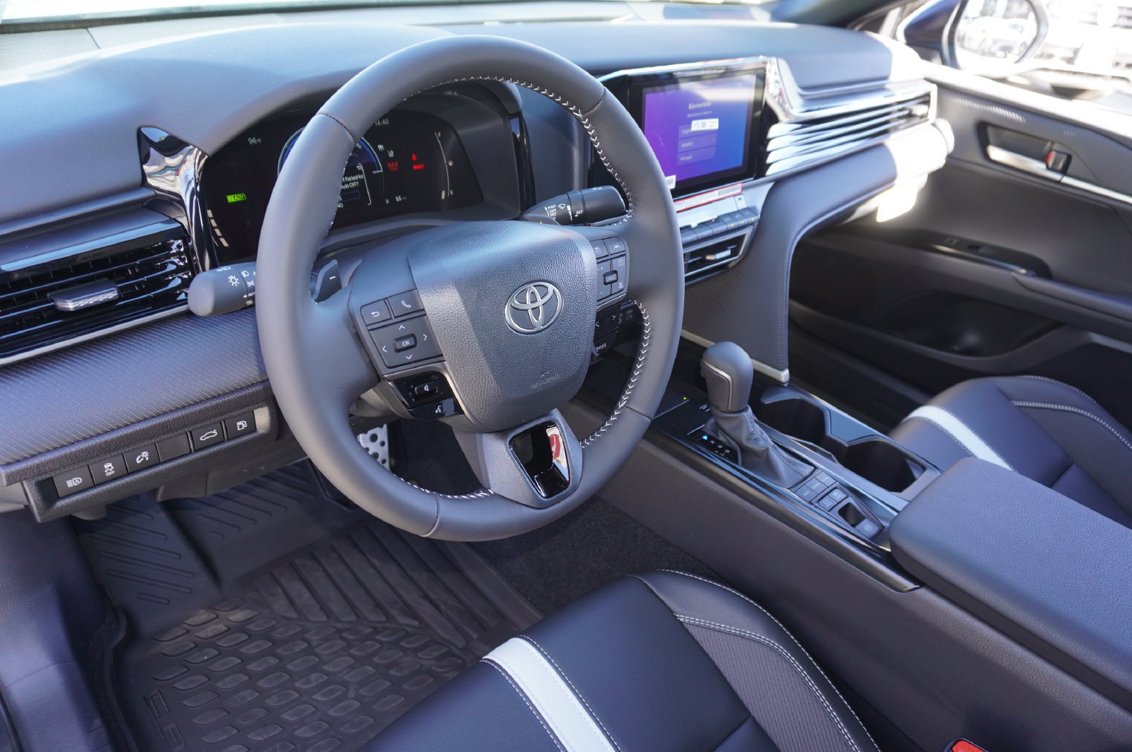 Used 2026 Toyota Camry SE FWD image 11