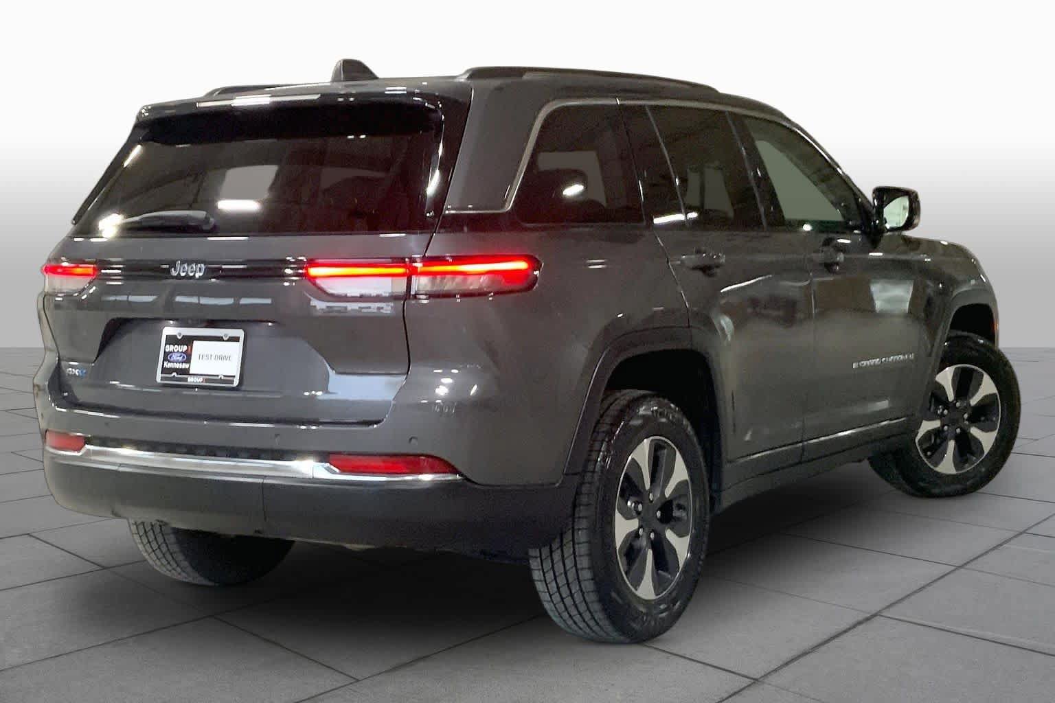 Used 2022 Jeep Grand Cherokee Limited 4xe AWD/4WD image 13