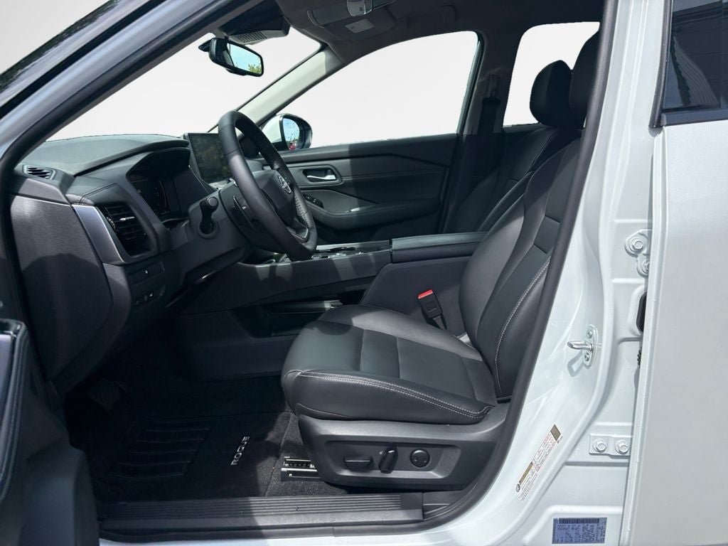 Used 2025 Nissan Rogue SL FWD image 12