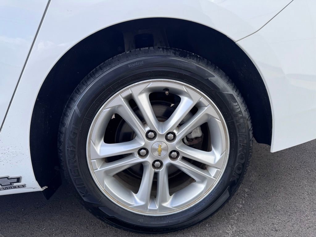 Used 2017 Chevrolet Cruze LT image 36