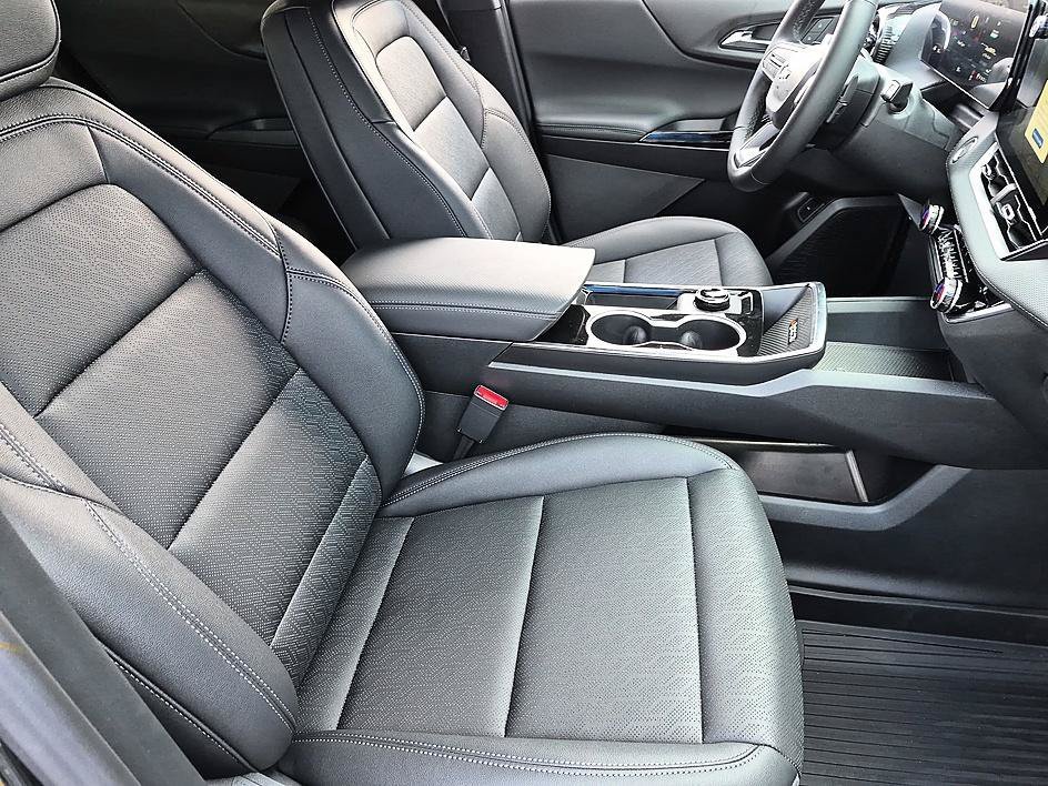 New 2026 Chevrolet Equinox LT w/ Convenience Package II FWD image 32