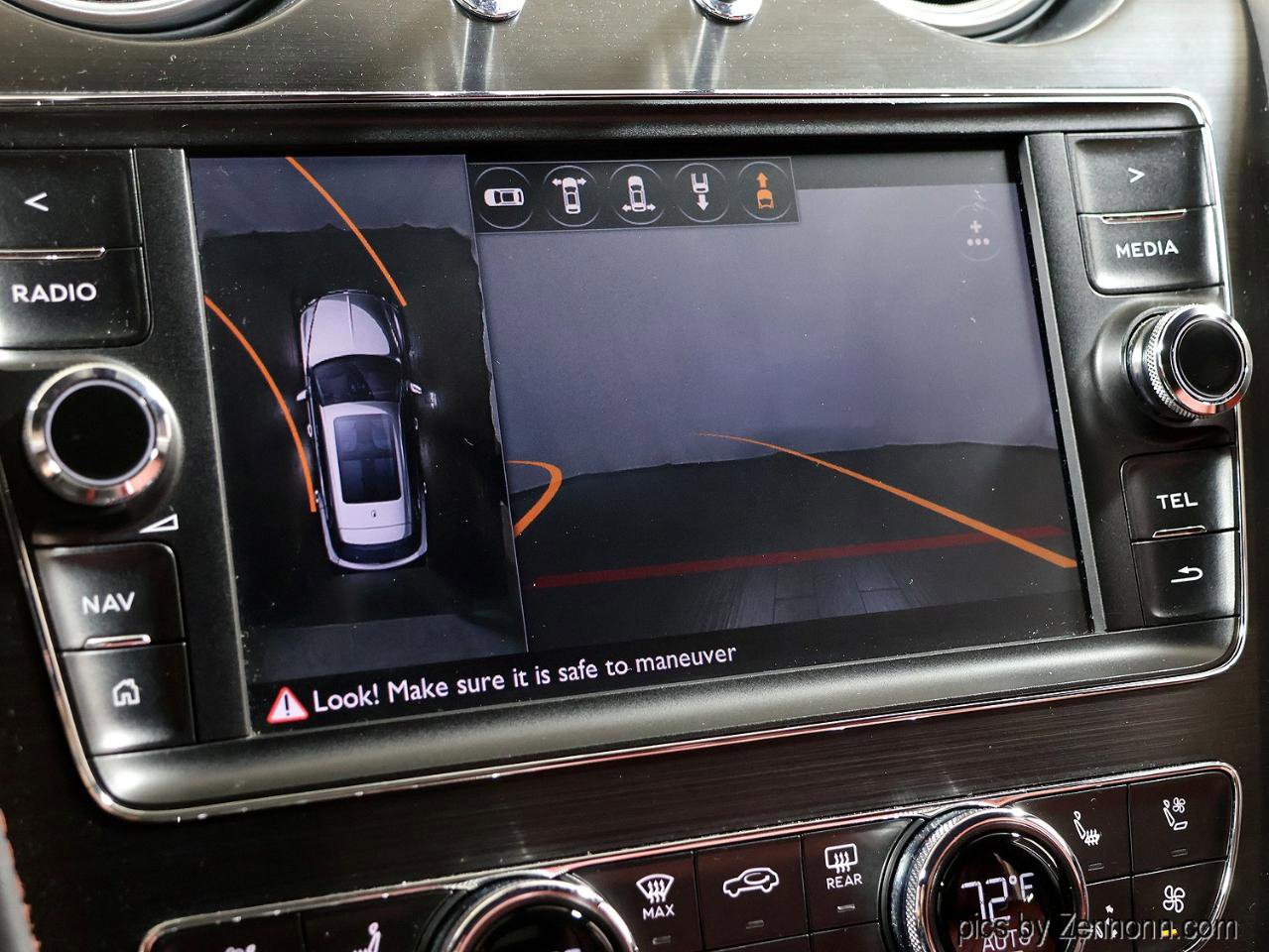 Used 2017 Bentley Bentayga image 26