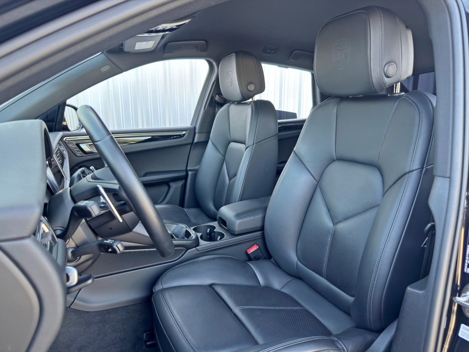 Used 2024 Porsche Macan image 36