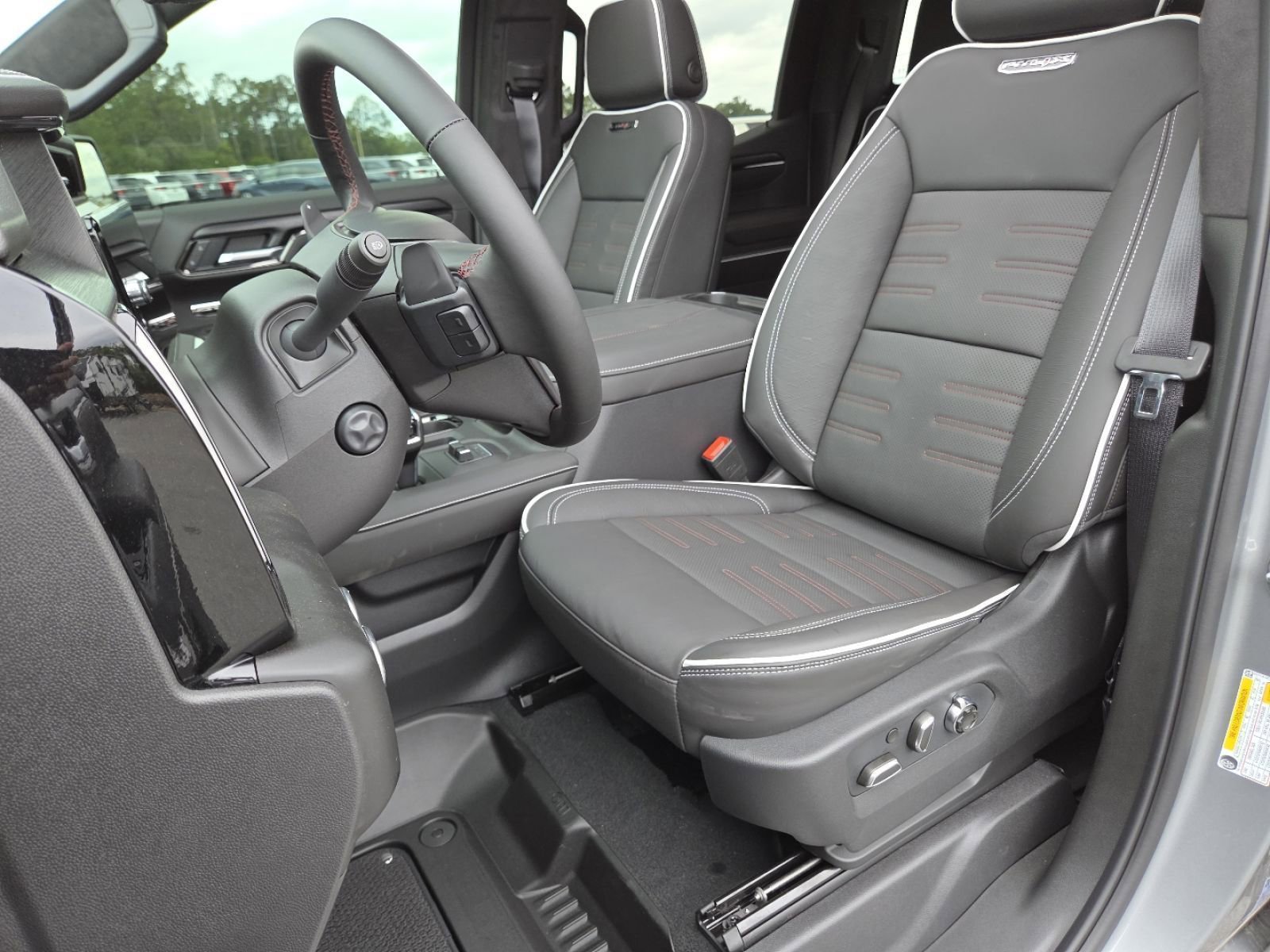 New 2026 GMC Sierra 1500 AT4X w/ LPO, Black Badging Package AWD/4WD image 31