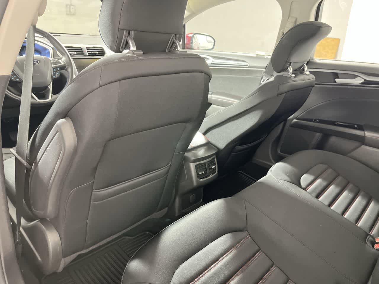 Used 2014 Ford Fusion SE FWD image 25
