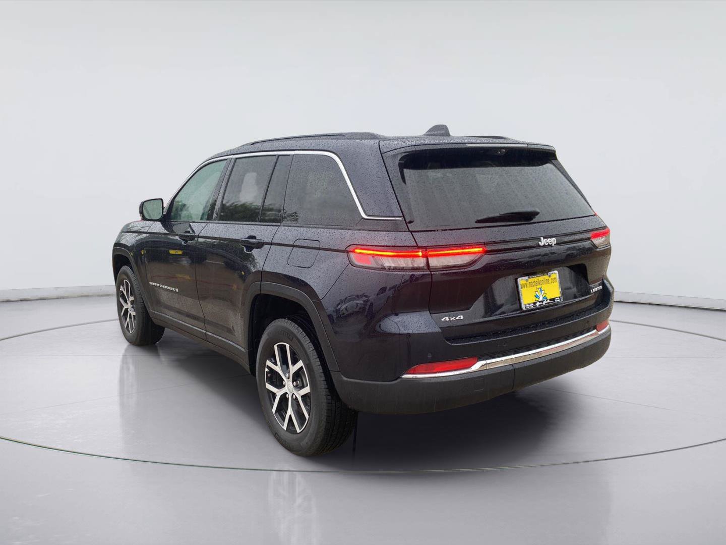 Used 2024 Jeep Grand Cherokee Limited w/ Luxury Tech Group II AWD/4WD image 3