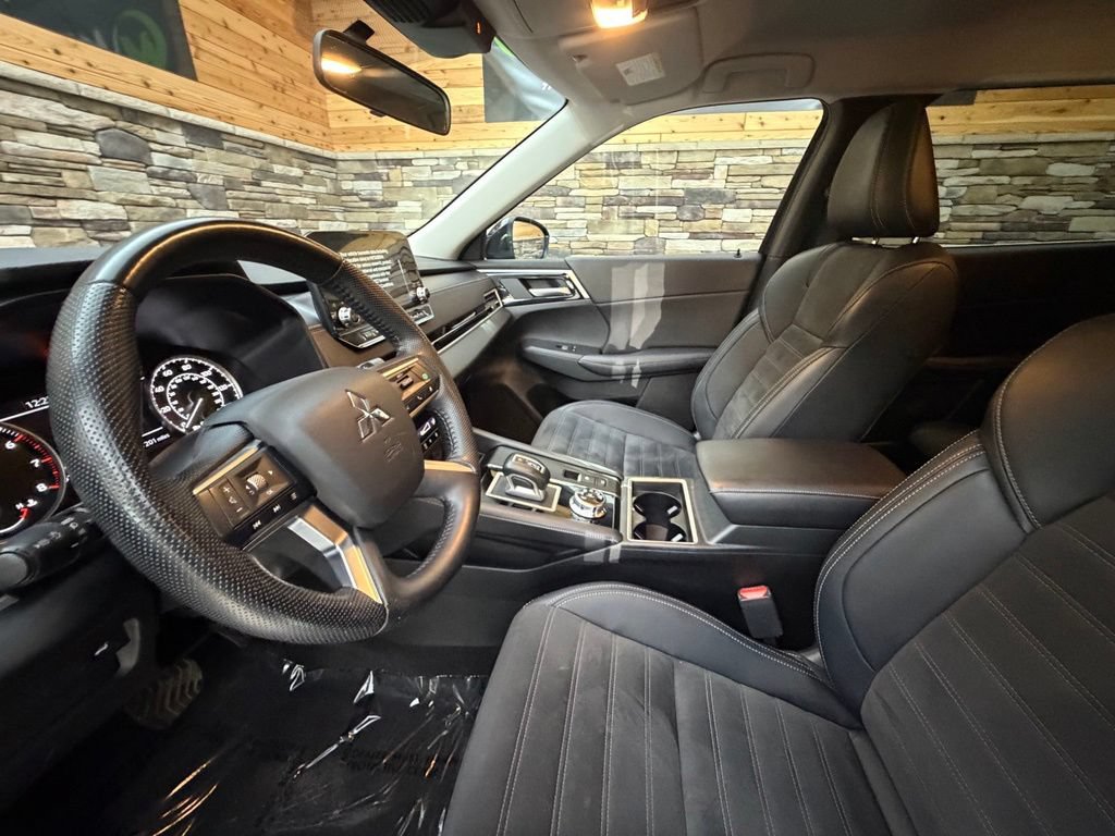 Used 2023 Mitsubishi Outlander SE Black Edition AWD/4WD image 13