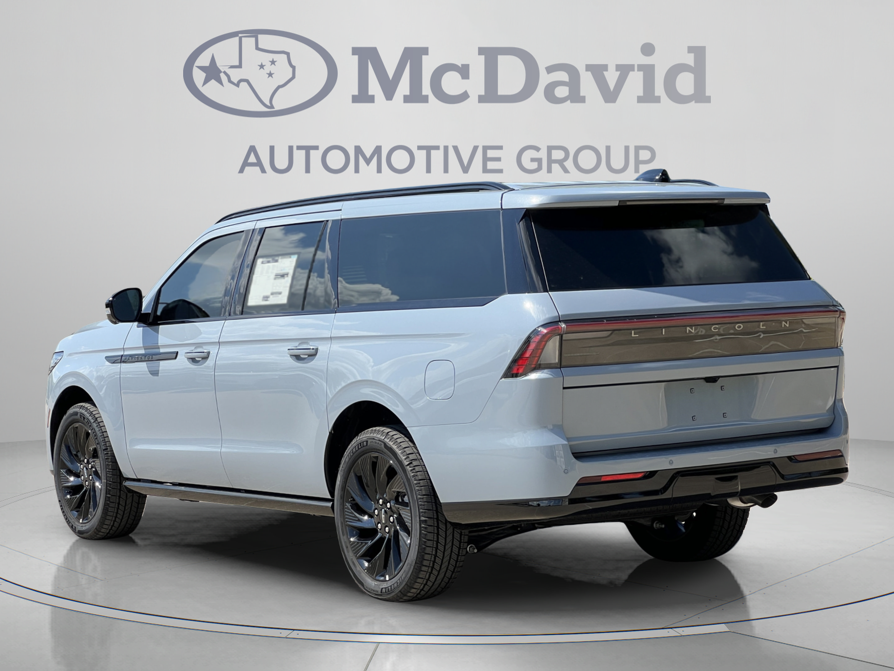 New 2026 Lincoln Navigator L Reserve w/ Jet Appearance Package AWD/4WD image 4