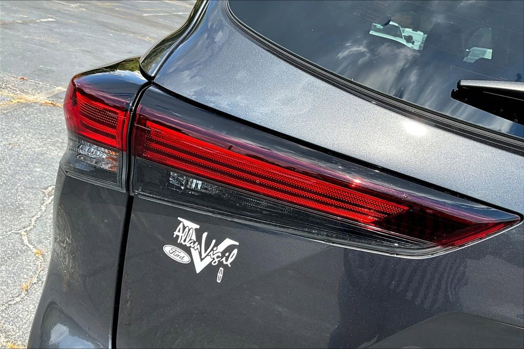 Used 2024 Toyota Highlander Limited image 30