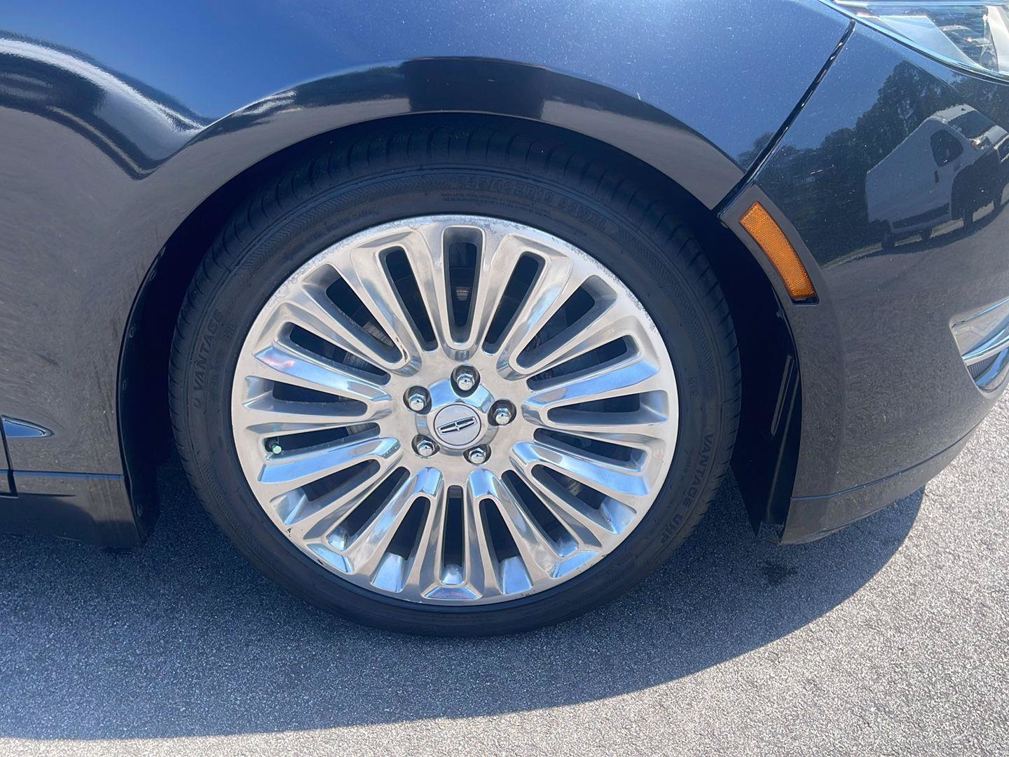 Used 2013 Lincoln MKZ FWD image 9