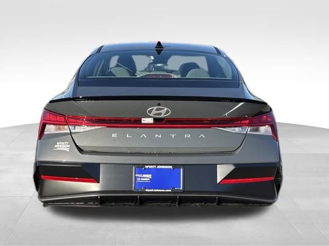New 2026 Hyundai Elantra SEL Sport Premium FWD image 4