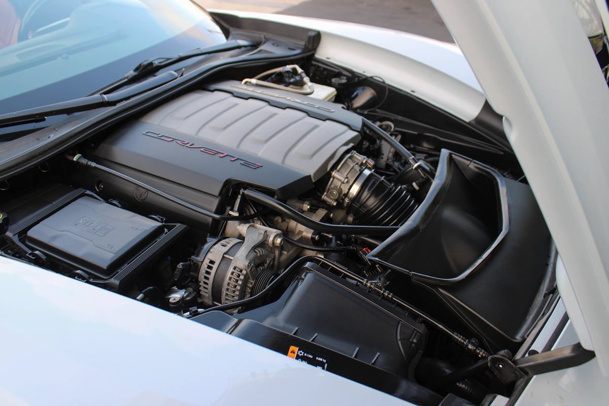 Used 2019 Chevrolet Corvette Stingray Coupe w/ 1LT RWD image 13