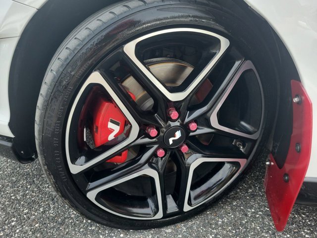 Used 2022 Hyundai Veloster N image 11