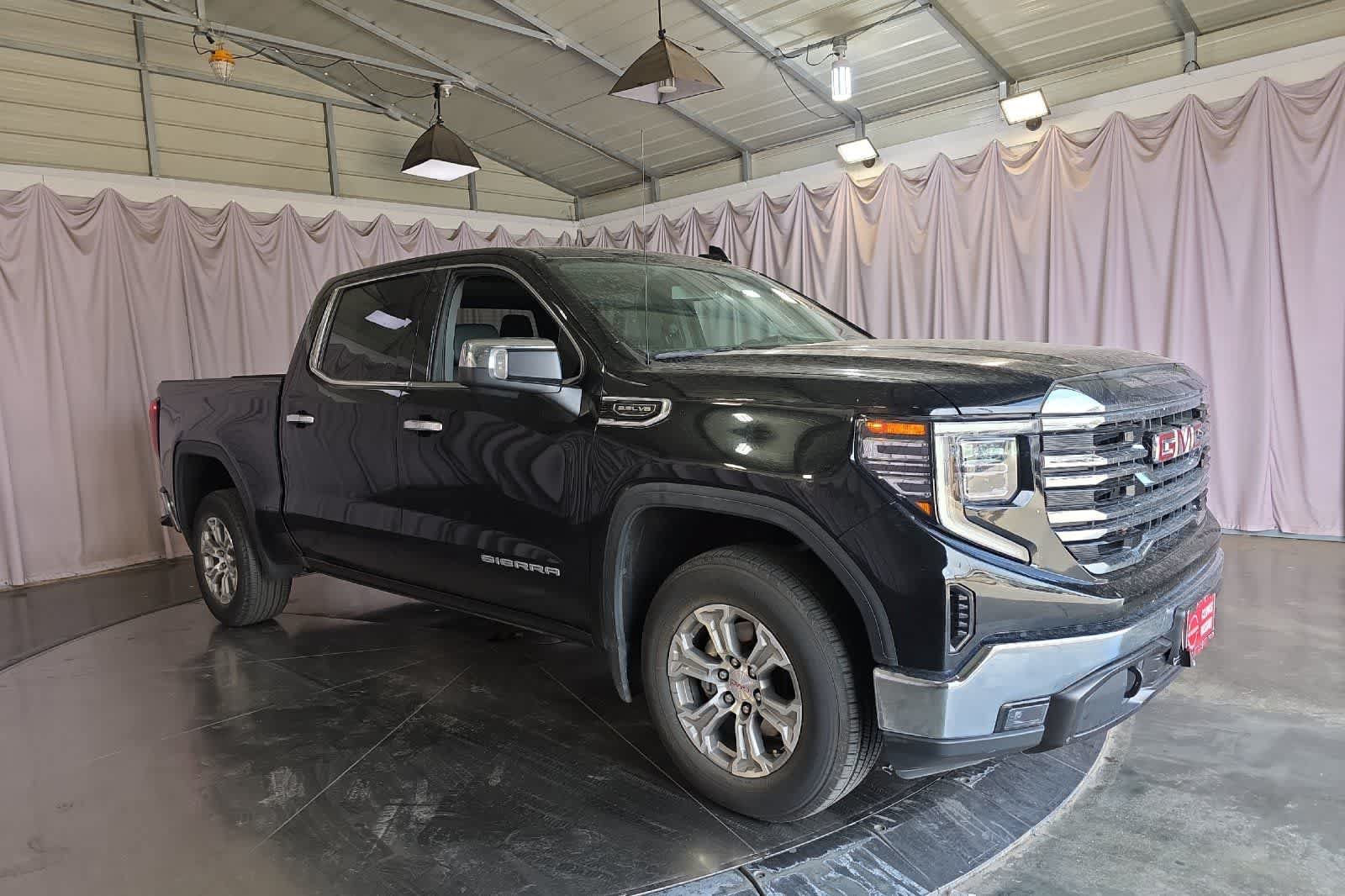 Used 2025 GMC Sierra 1500 SLT RWD image 10