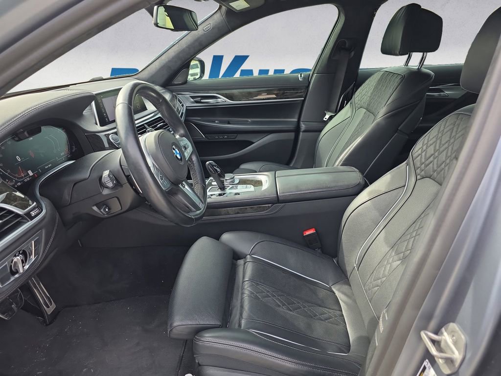 Used 2022 BMW 750i xDrive w/ M Sport Package image 9