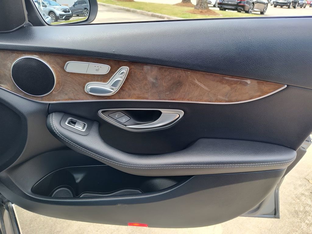 Used 2017 Mercedes-Benz C 300 Sedan image 27