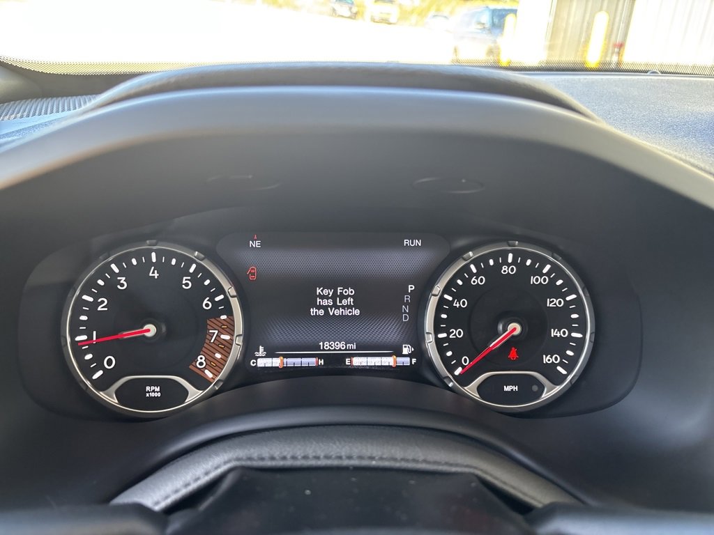 Used 2023 Jeep Renegade Limited image 17