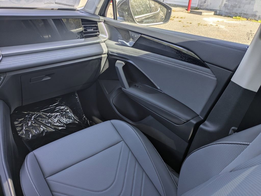 New 2026 Volkswagen Tiguan SE AWD/4WD image 16