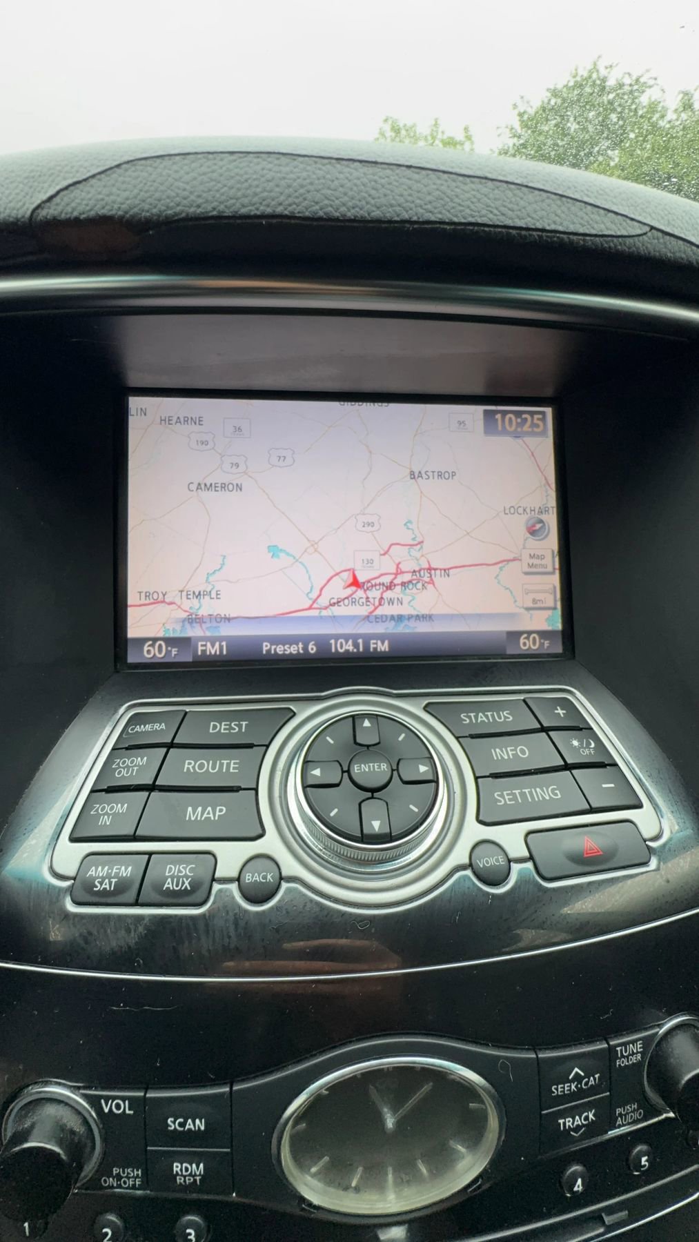 Used 2010 INFINITI FX35 AWD w/ Navigation Pkg image 18