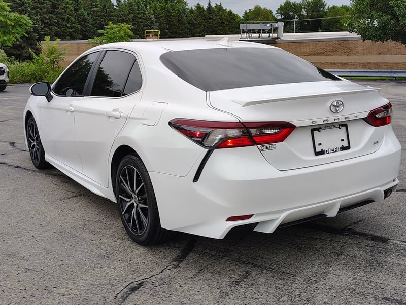 Used 2024 Toyota Camry SE FWD image 9