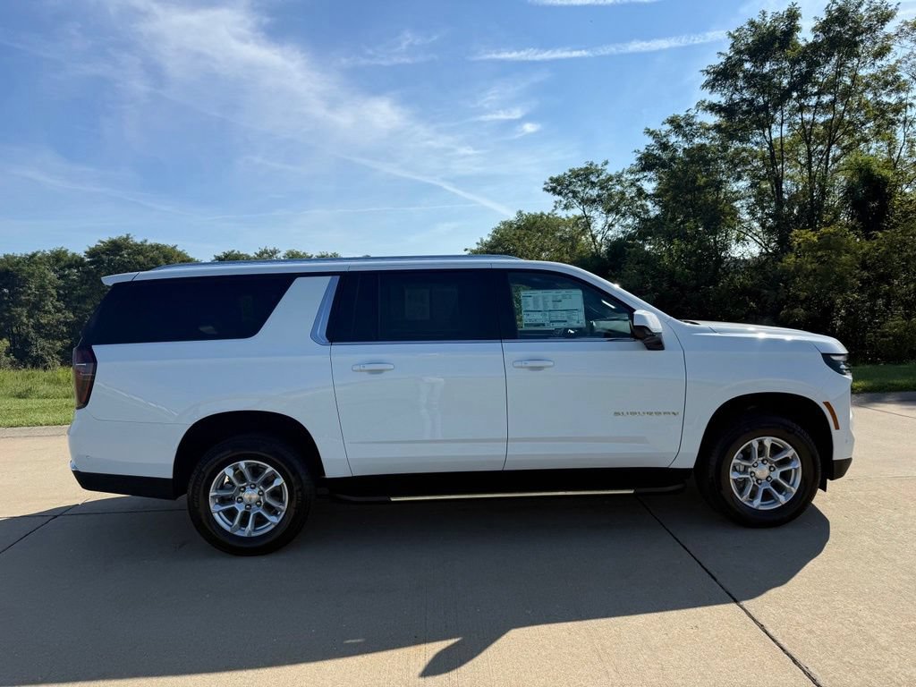 Used 2026 Chevrolet Suburban LS AWD/4WD image 2