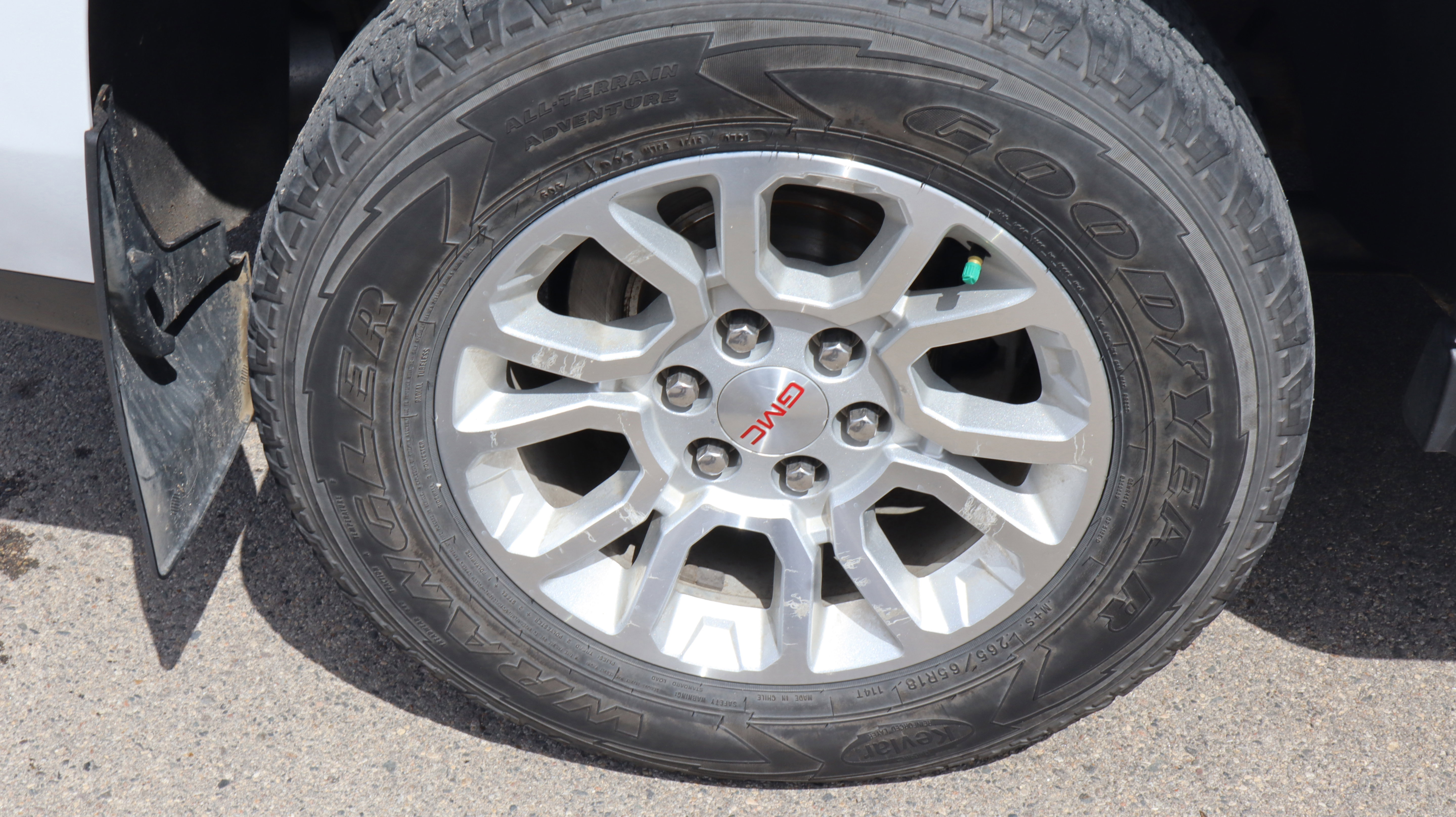 Used 2018 GMC Yukon SLT w/ Open Road Package AWD/4WD image 17