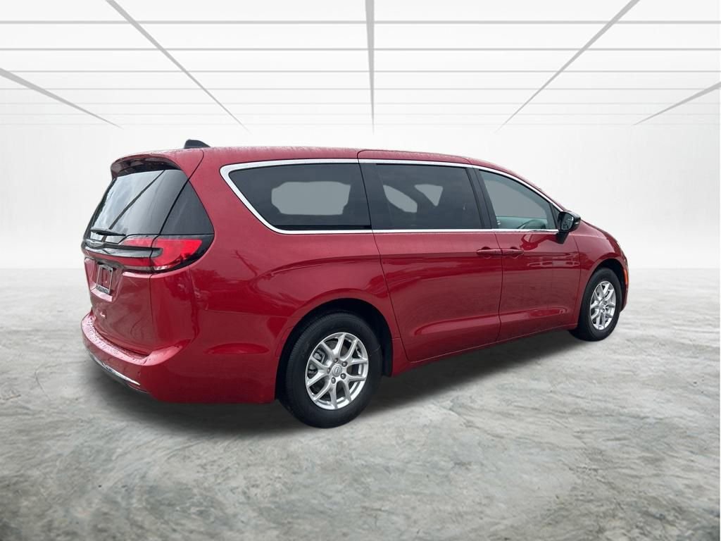 New 2026 Chrysler Pacifica Select image 4