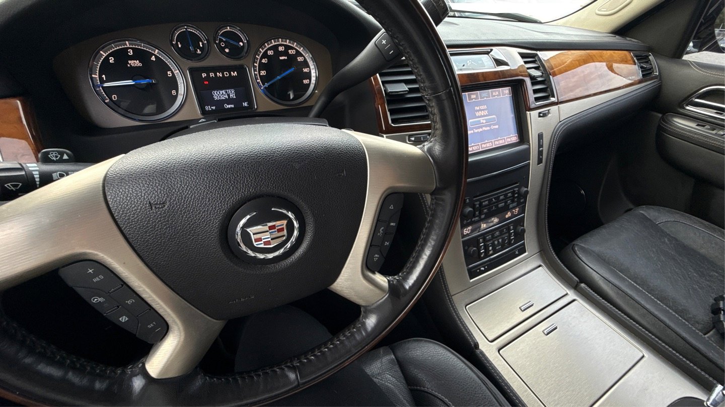 Used 2013 Cadillac Escalade Platinum AWD/4WD image 27