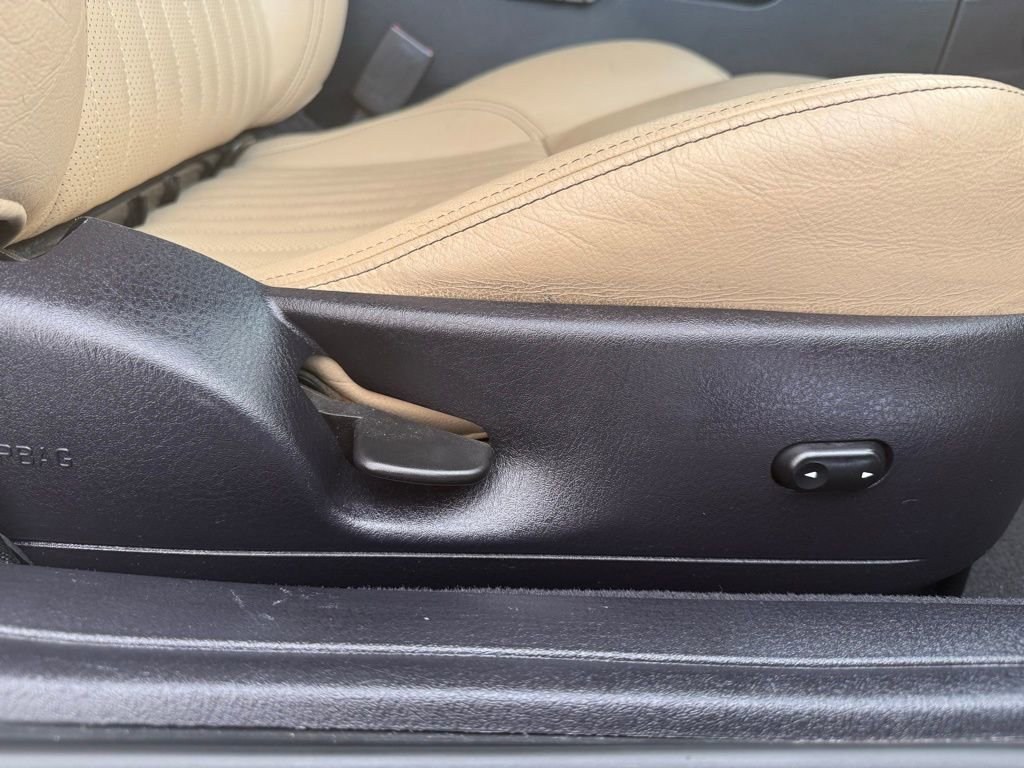 Used 2004 Ford Thunderbird image 11