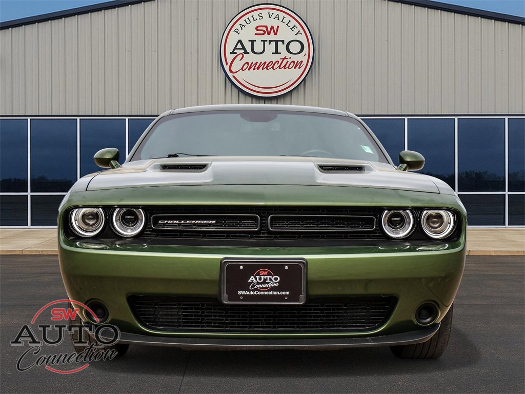 Used 2019 Dodge Challenger SXT image 2