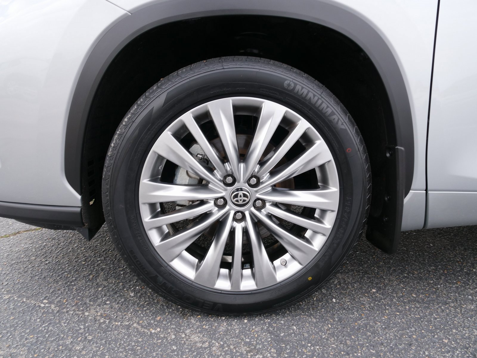 Used 2024 Toyota Highlander Platinum image 13