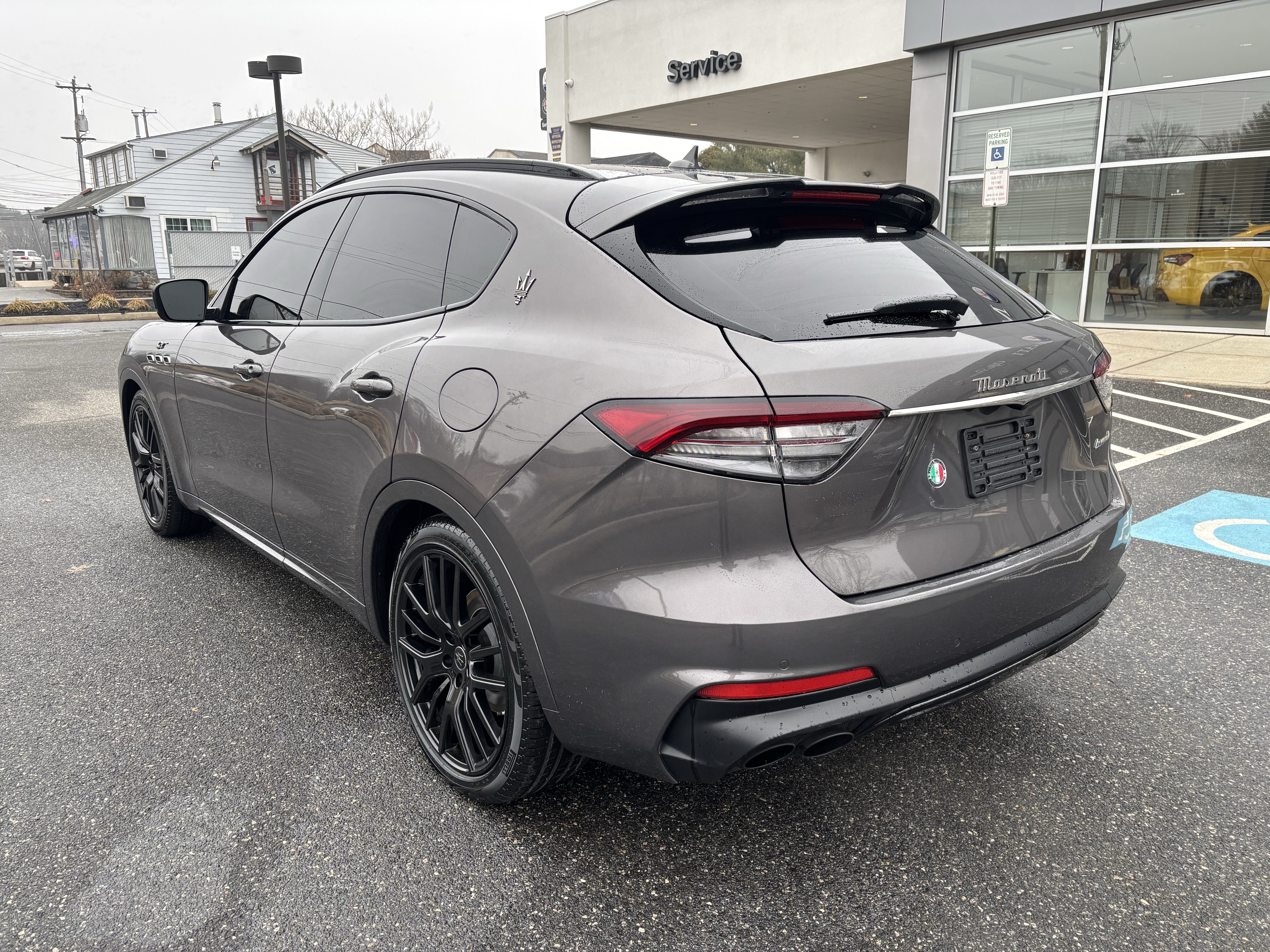 Used 2022 Maserati Levante GT AWD/4WD image 3