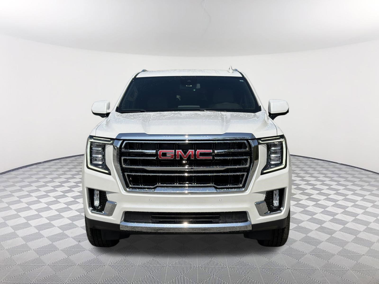 Used 2024 GMC Yukon SLT w/ SLT Luxury Package image 2