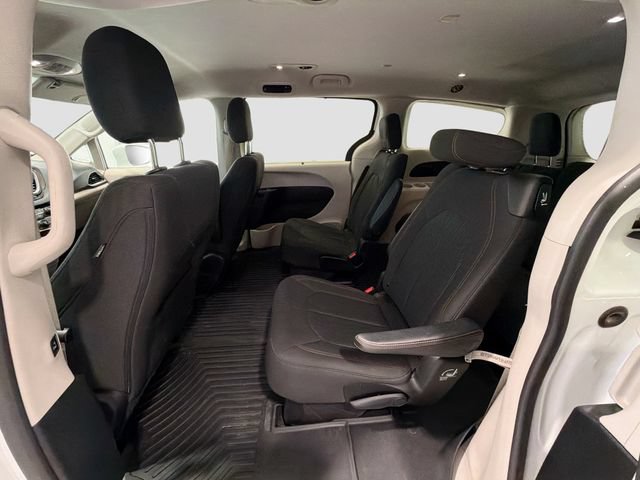 Used 2019 Chrysler Pacifica Touring Plus w/ Advanced Safetytec Group FWD image 21