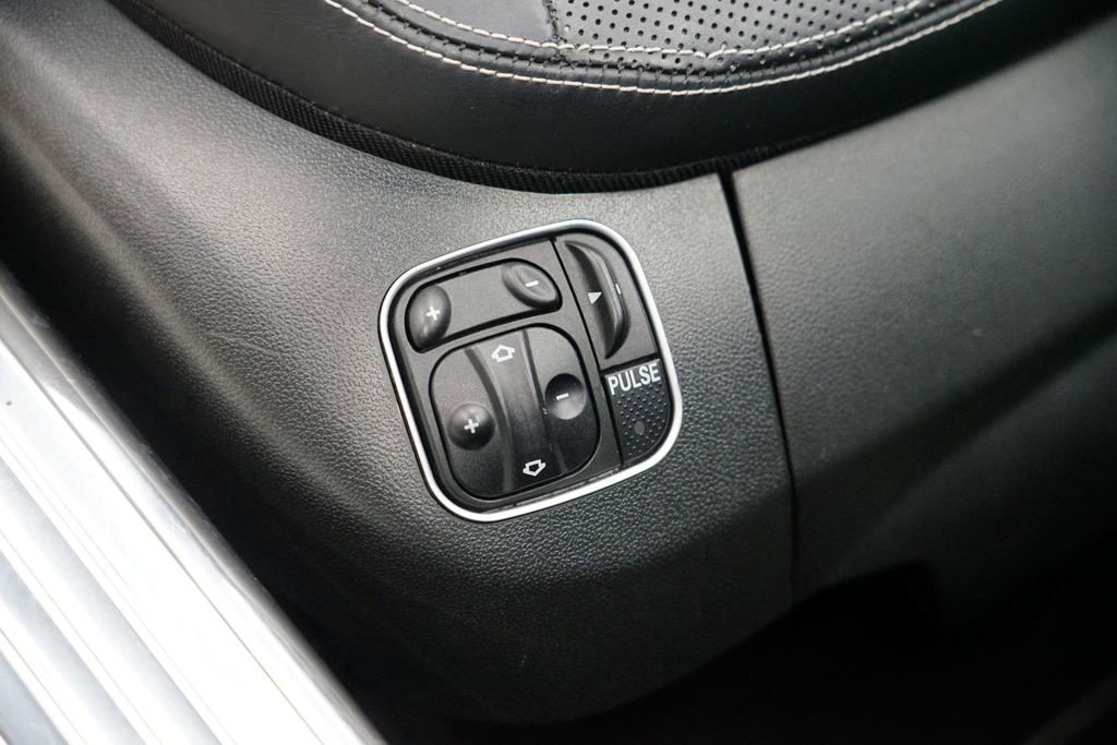 Used 2012 Mercedes-Benz SL 550 image 28