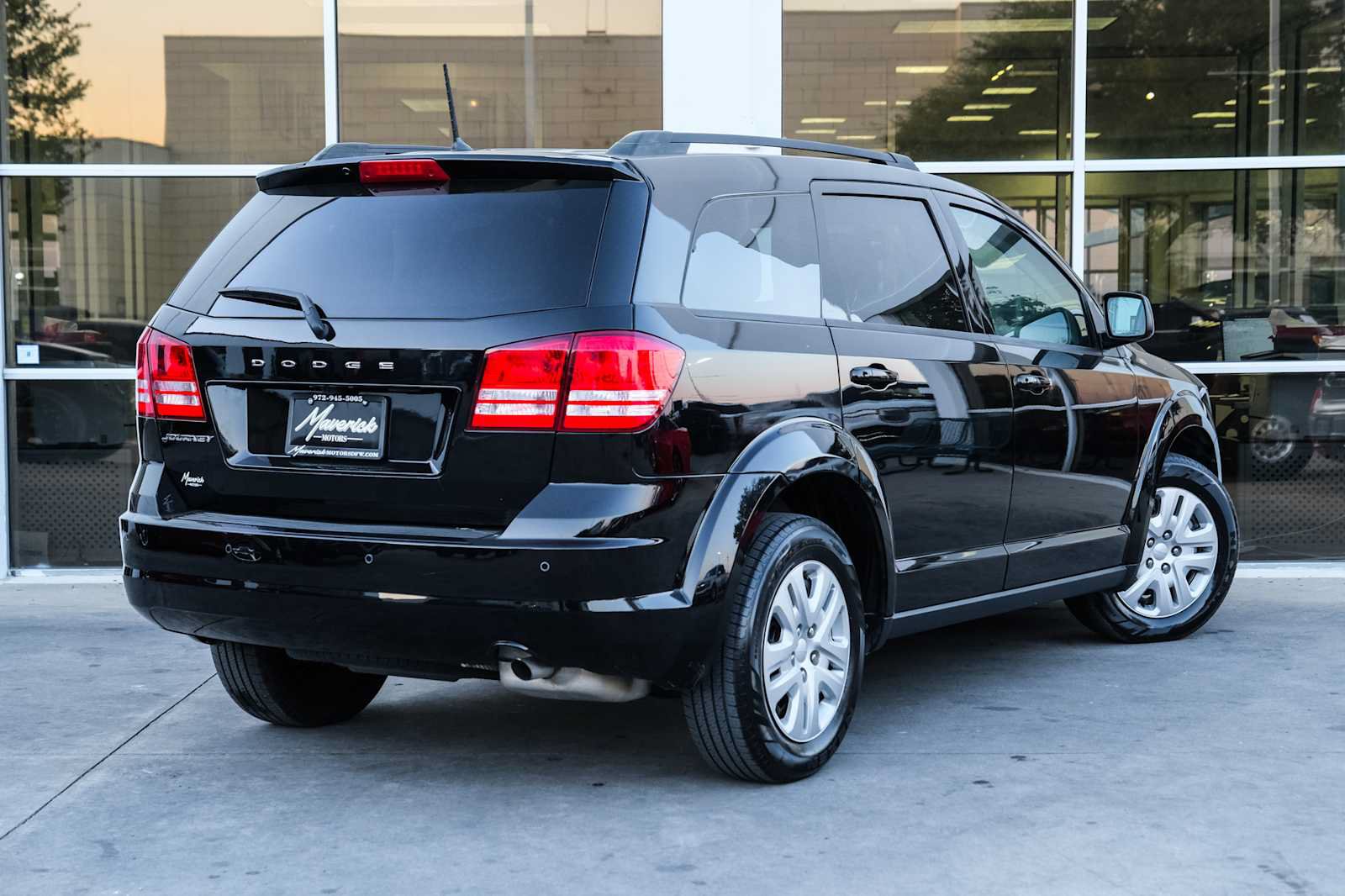 Used 2020 Dodge Journey SE FWD image 9