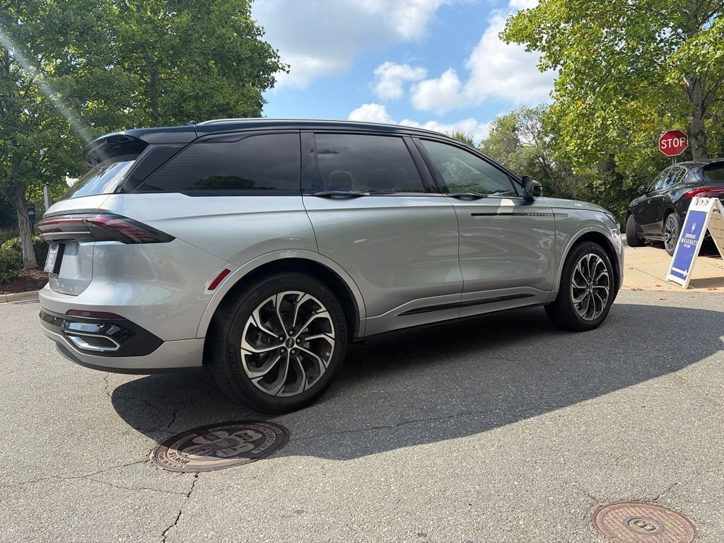 Used 2025 Lincoln Nautilus Reserve AWD/4WD image 3