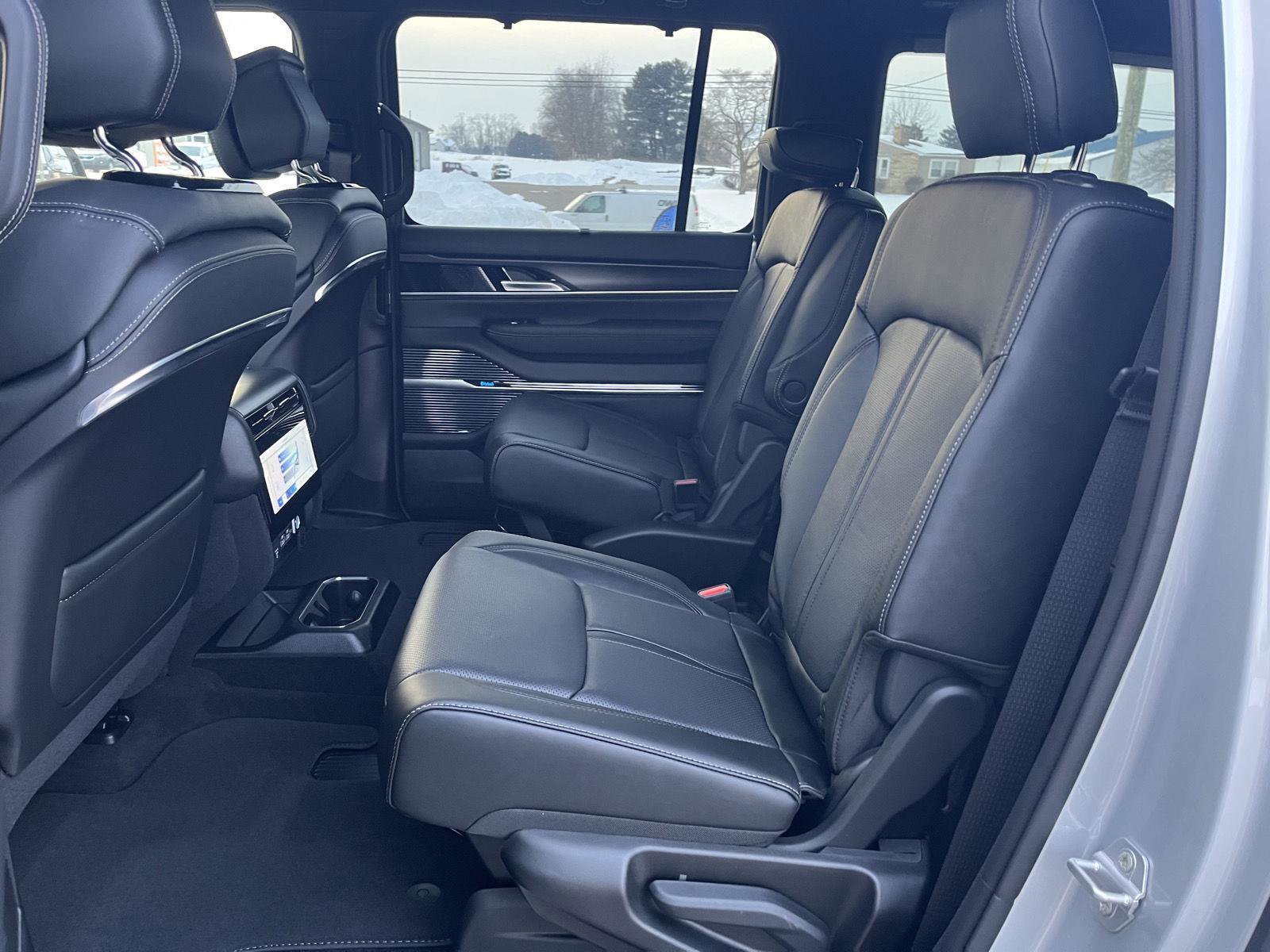 New 2026 Jeep Grand Wagoneer L Summit w/ Premium Group III image 30