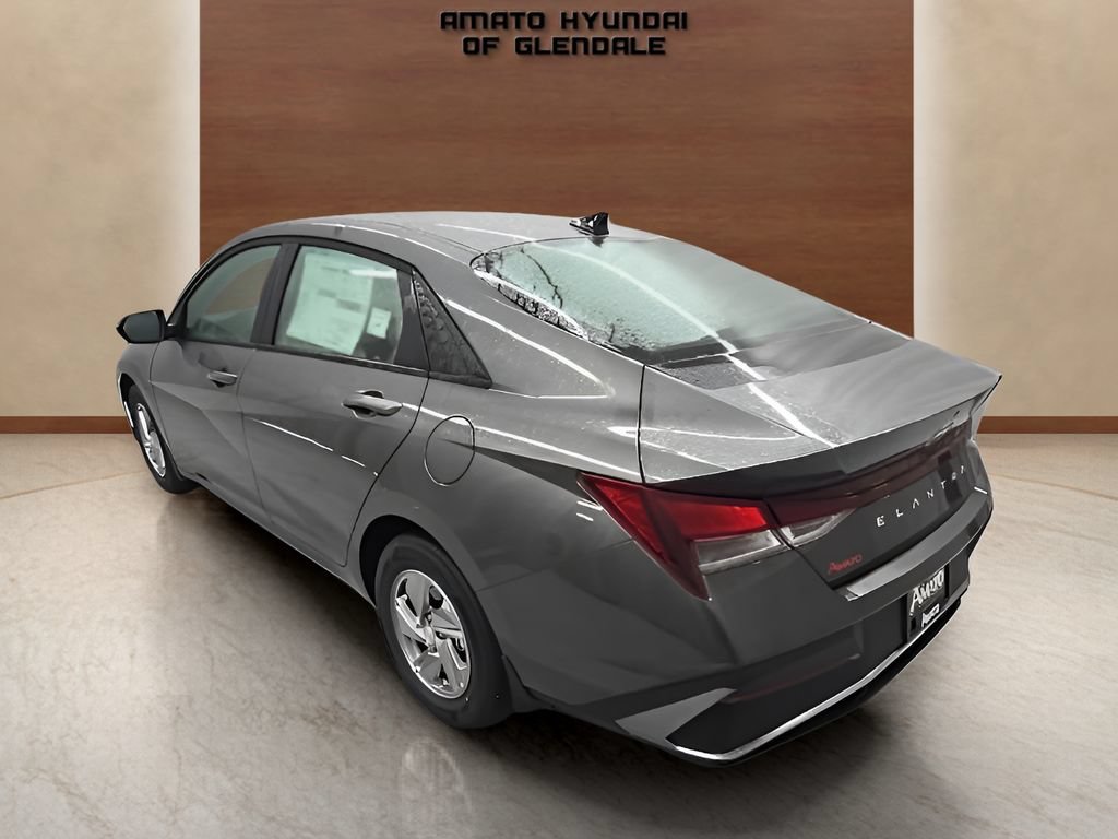 New 2026 Hyundai Elantra SE FWD image 4