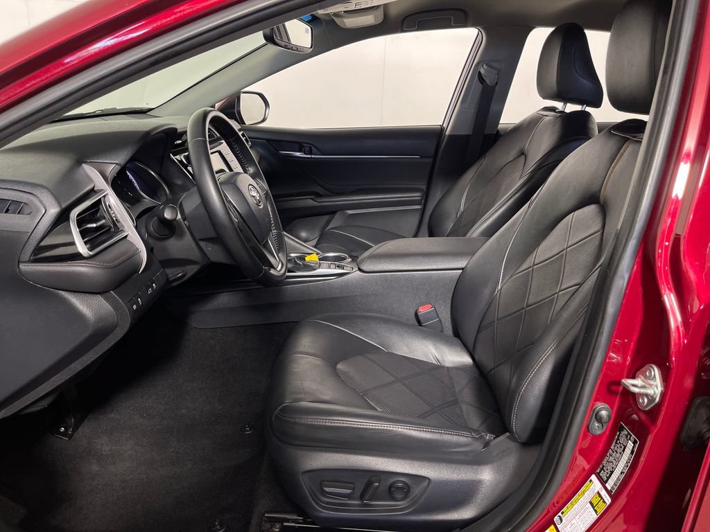 Certified 2018 Toyota Camry XLE FWD image 12