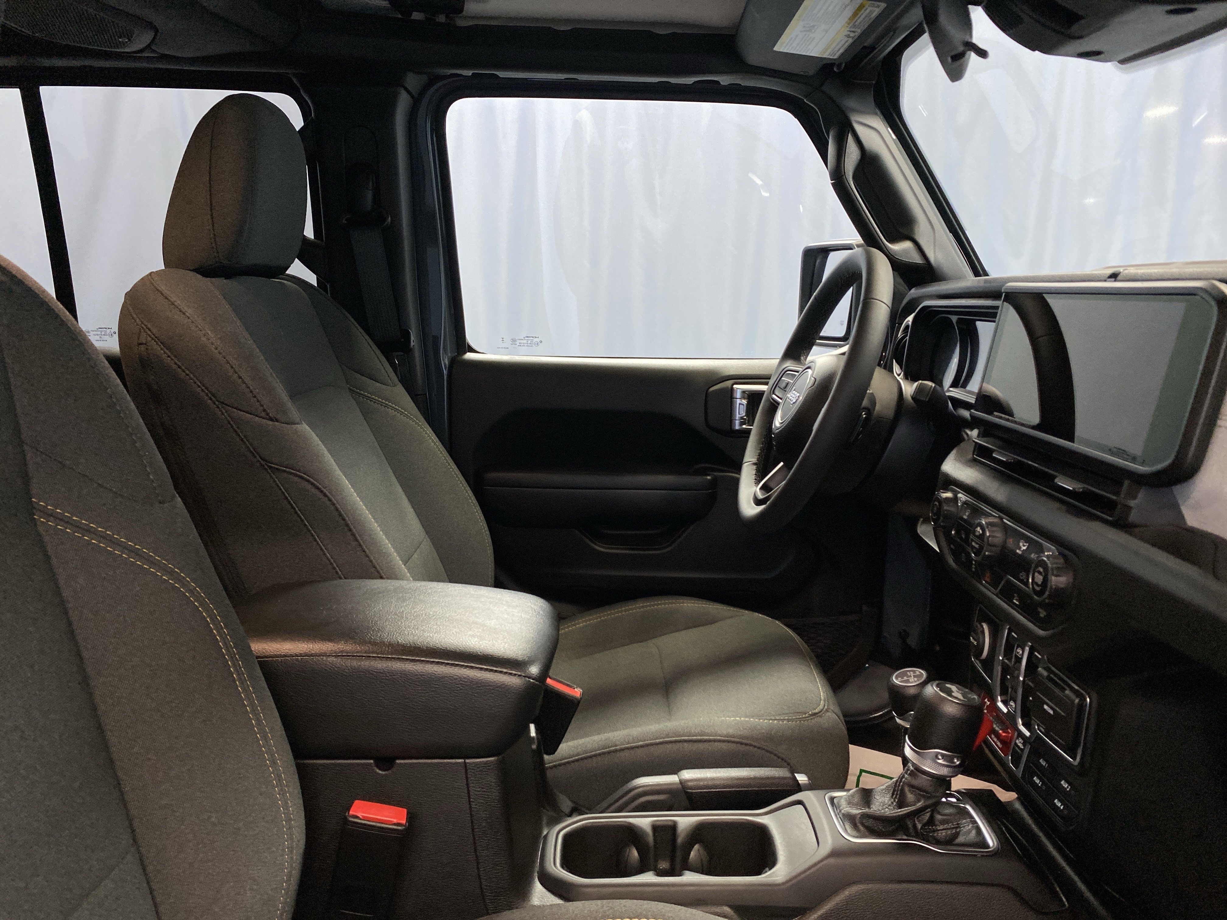 Certified 2025 Jeep Wrangler Willys image 44